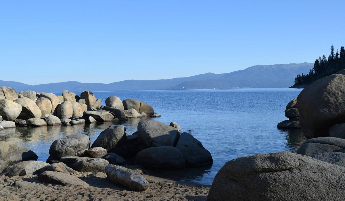 Skunk Harbor at Lake Tahoe - crystal clear turquoise water